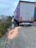 aufgerissener Dieseltank am LKW
