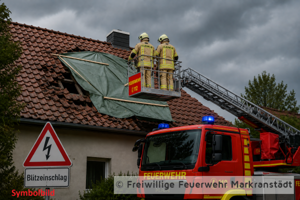 Sicherungsarbeiten Dach/Dachziegel 3-22m; nach Blitzeinschlag