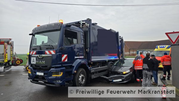 VU LKW/PKW - eine Person in PKW eingeschlossen nicht eingeklemmt
