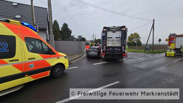 VU LKW/PKW - eine Person in PKW eingeschlossen nicht eingeklemmt