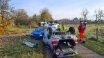 PKW unter Radlader, mehrere Pers. eingeklemmt
