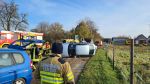 PKW unter Radlader, mehrere Pers. eingeklemmt