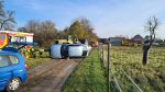 PKW unter Radlader, mehrere Pers. eingeklemmt