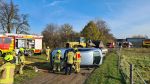 PKW unter Radlader, mehrere Pers. eingeklemmt
