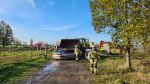 PKW unter Radlader, mehrere Pers. eingeklemmt