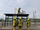 Sicherungsarbeiten: Fahrrad auf Bushaltestelle