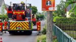 Elektromast raucht und Funkenflug