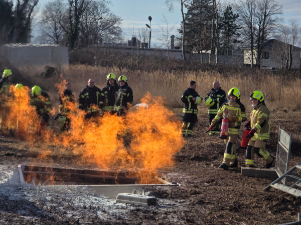 Gemeinsame Feuerl&ouml;sch&uuml;bung bei Netz Leipzig &ndash; Training unter realistischen Bedingungen